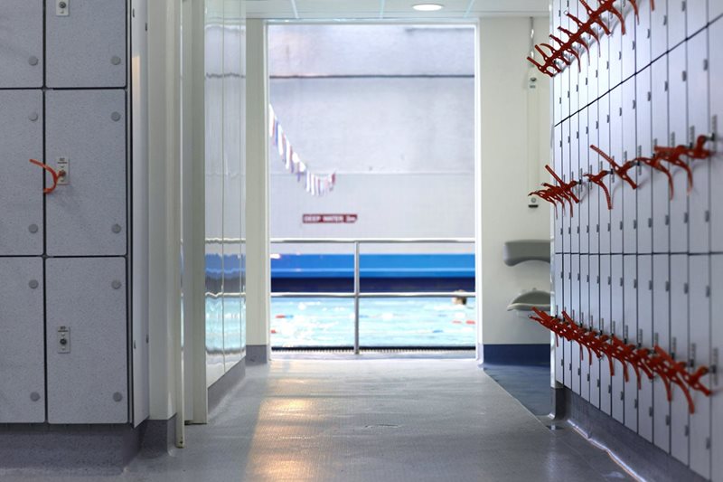 Leisure centre flooring - safety sheet vinyl in a leisure centre changing area